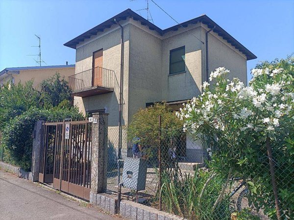 casa indipendente in vendita a Mortara
