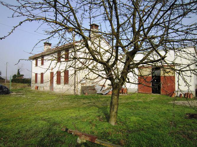 casa indipendente in vendita a Mortara