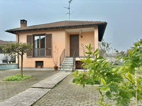 casa indipendente in vendita a Mortara