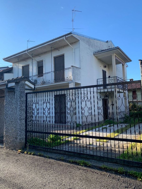 esavano in vendita a Mortara