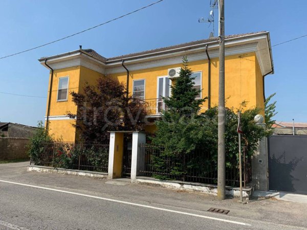casa indipendente in vendita a Mortara