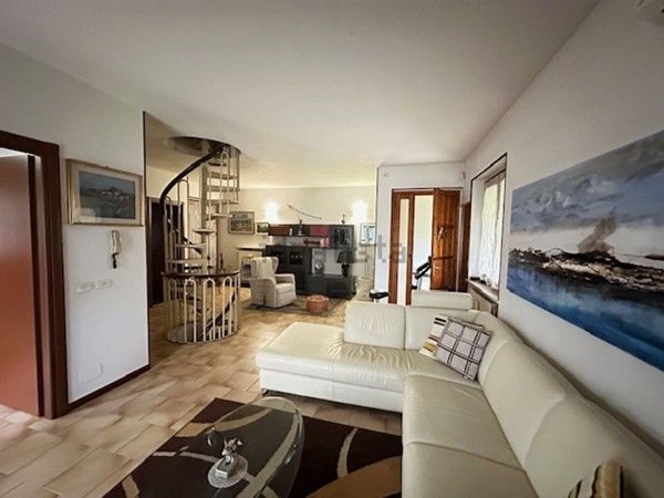 casa indipendente in vendita a Mortara