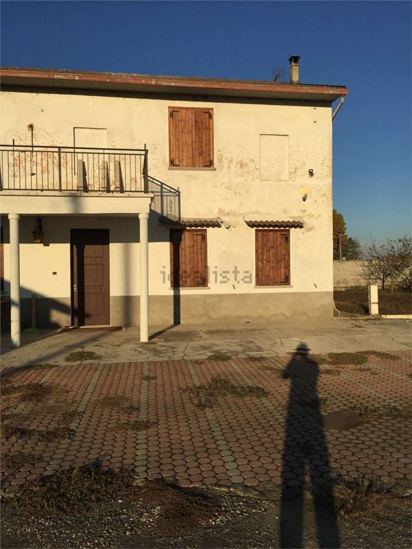 casa indipendente in vendita a Mortara