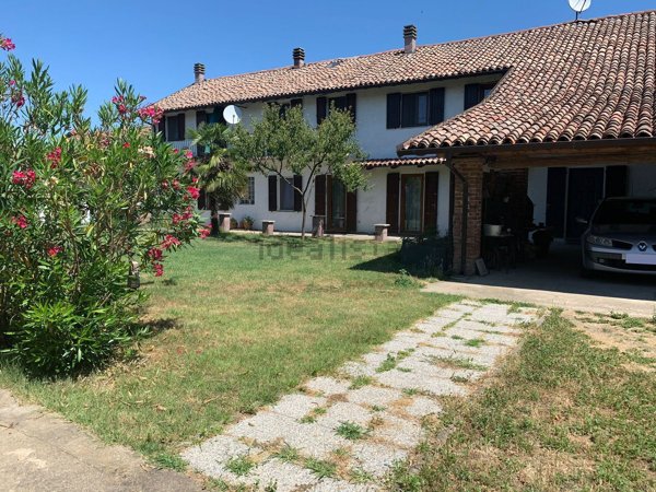 esavano in vendita a Mortara