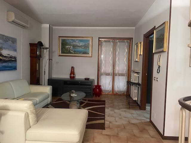 casa indipendente in vendita a Mortara