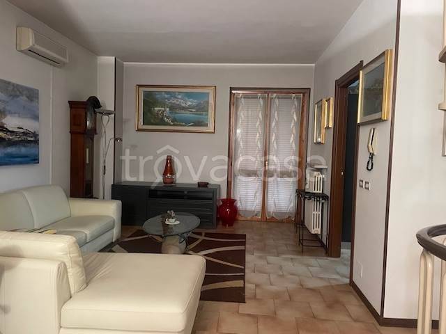 casa indipendente in vendita a Mortara