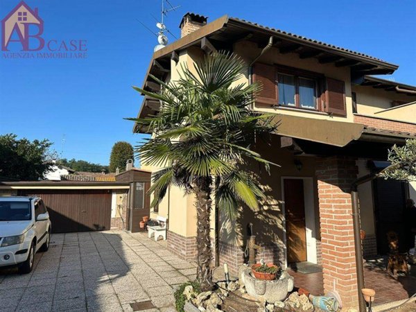 casa indipendente in vendita a Mortara