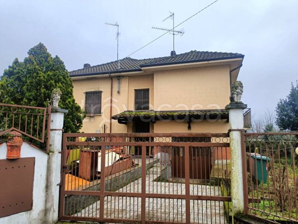 casa indipendente in vendita a Mortara