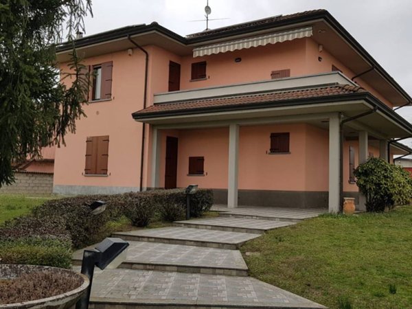 locale commerciale in vendita a Mortara