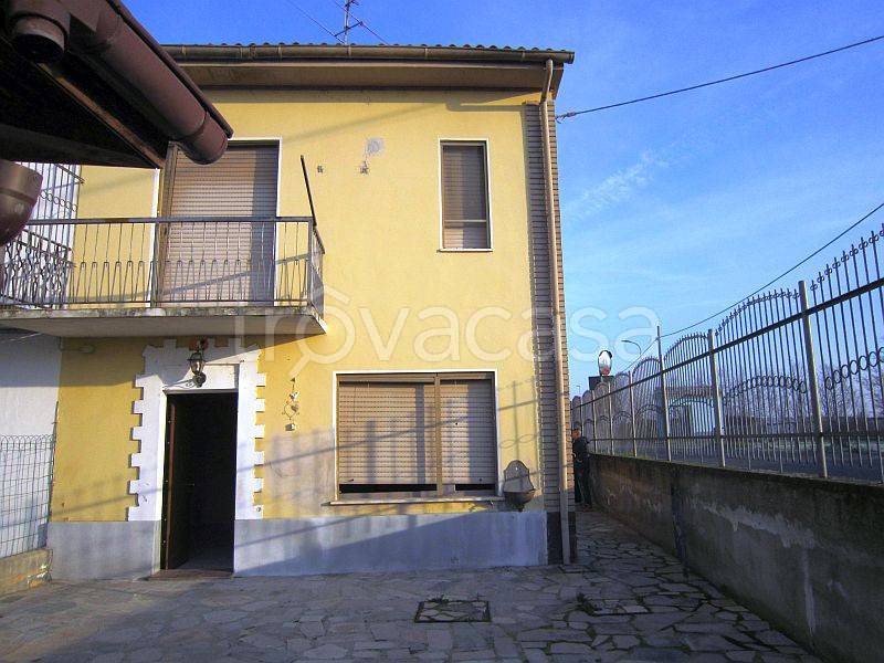 casa indipendente in vendita a Mortara