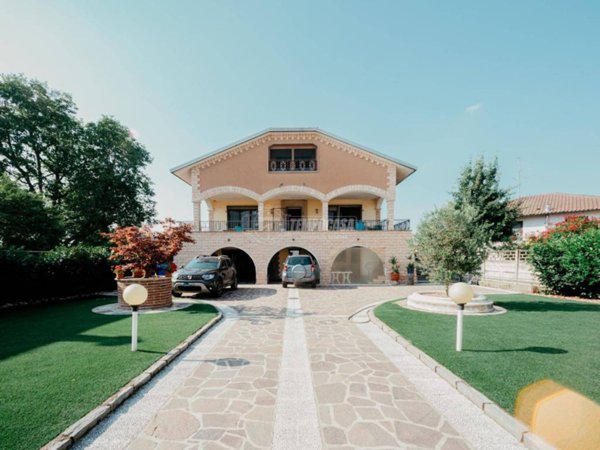 casa indipendente in vendita a Mortara