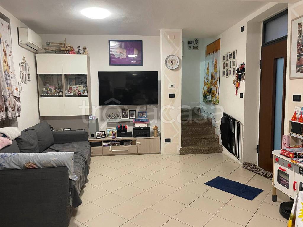 casa indipendente in vendita a Mortara