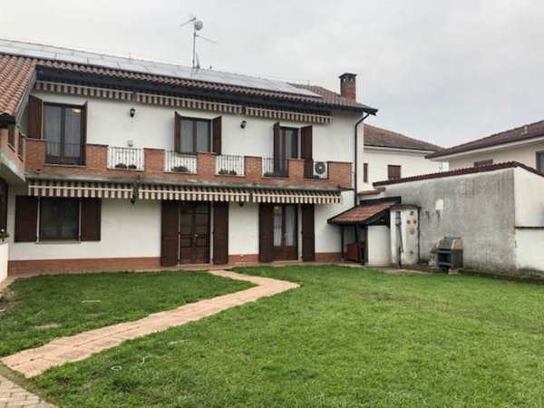casa indipendente in vendita a Mortara