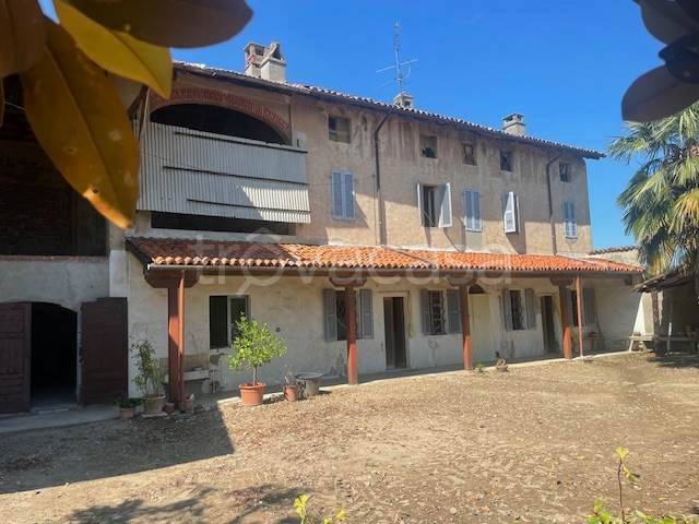 casa indipendente in vendita a Mortara