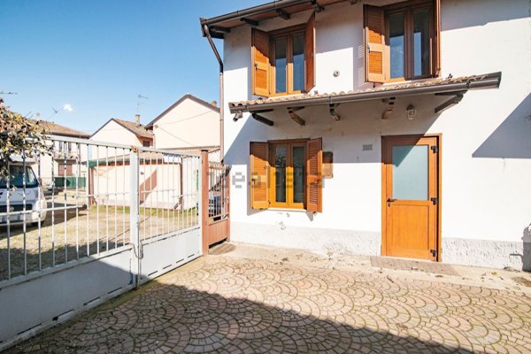 casa indipendente in vendita a Mortara