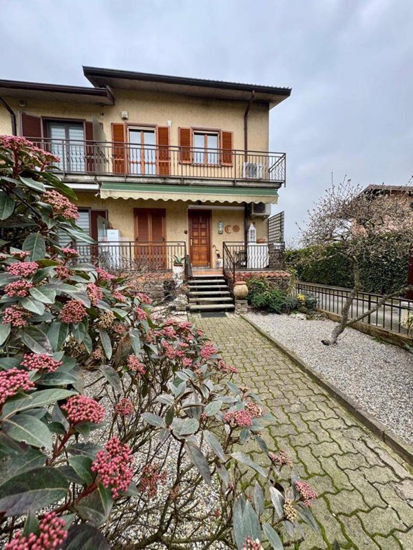 casa indipendente in vendita a Mortara