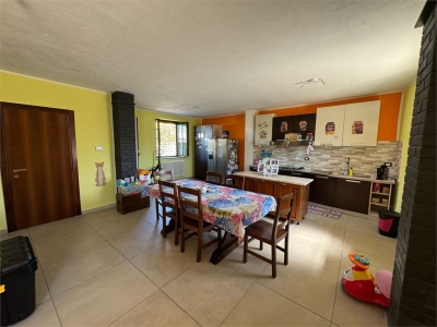 casa indipendente in vendita a Mortara
