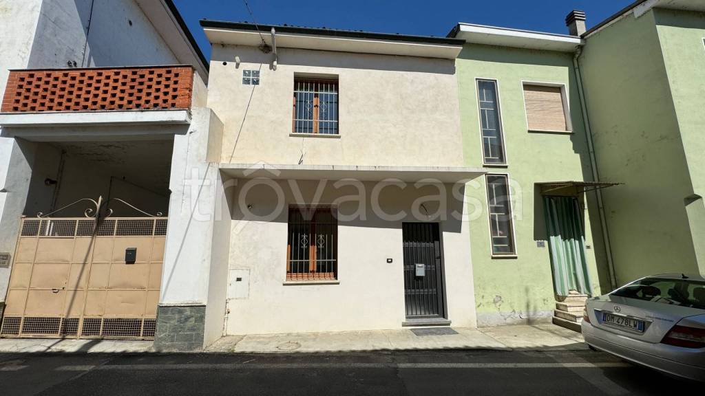 casa indipendente in vendita a Mortara