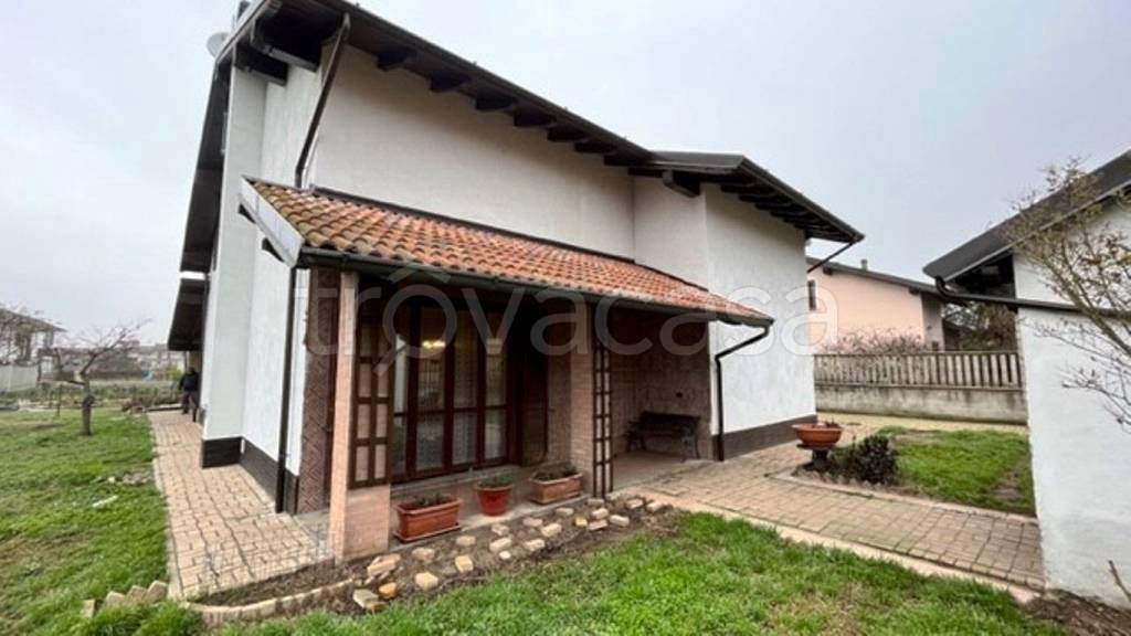 casa indipendente in vendita a Mortara