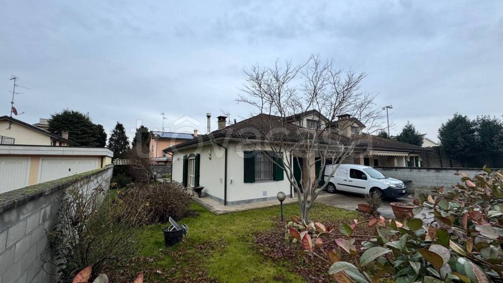 casa indipendente in vendita a Mortara
