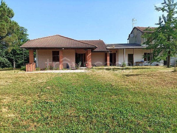 casa indipendente in vendita a Mortara