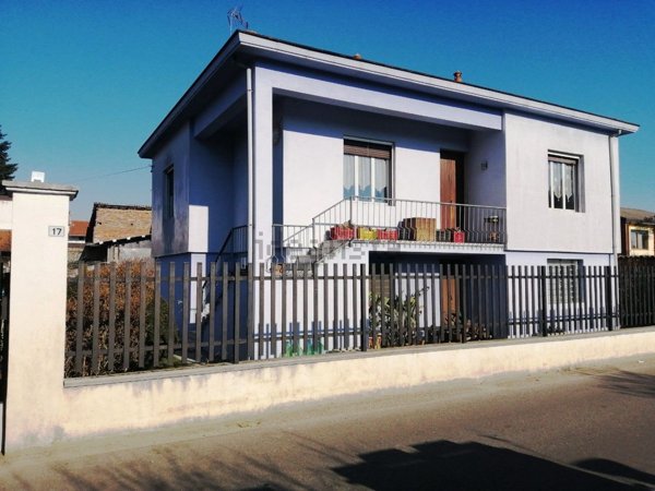 casa indipendente in vendita a Mortara
