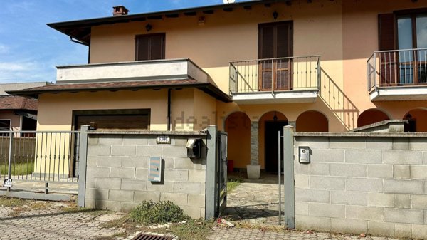 casa indipendente in vendita a Mortara