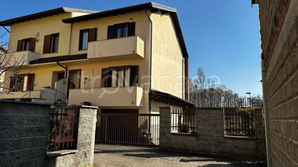 casa indipendente in vendita a Mortara