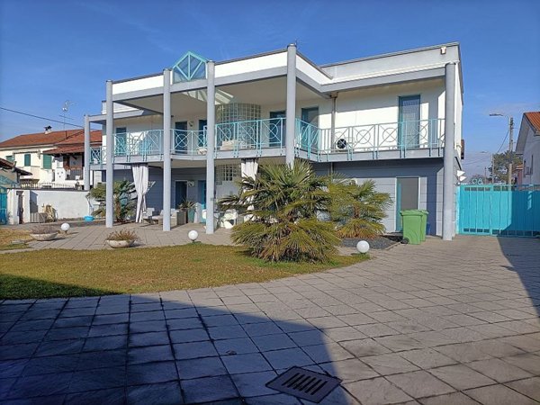 casa indipendente in vendita a Mortara