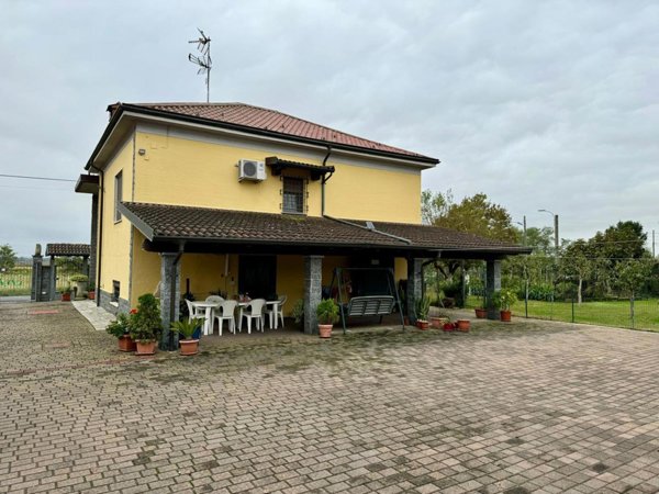 casa indipendente in vendita a Mortara