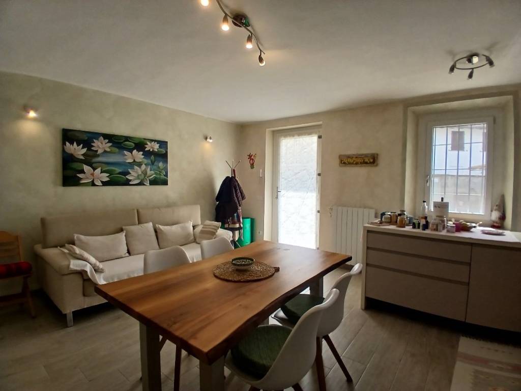 casa indipendente in vendita a Mortara