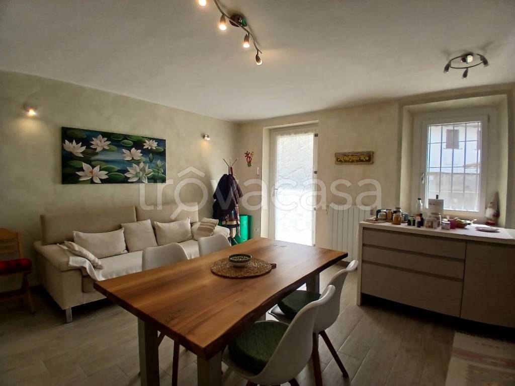 casa indipendente in vendita a Mortara