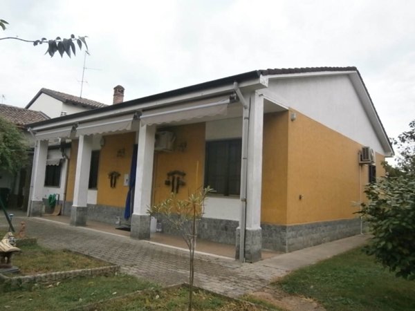 casa indipendente in vendita a Mortara