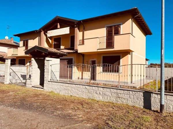 casa indipendente in vendita a Mortara