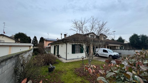 casa indipendente in vendita a Mortara
