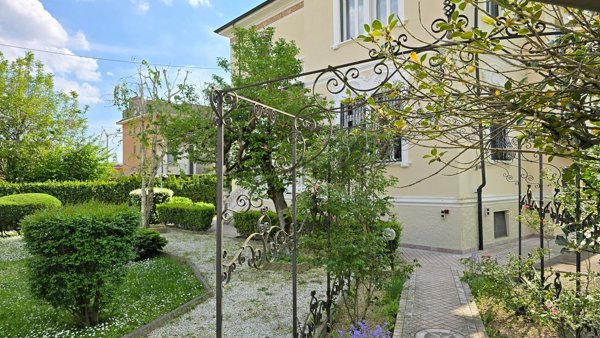 casa indipendente in vendita a Mortara