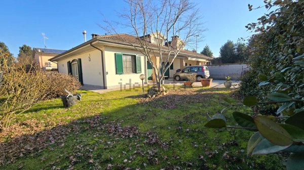 casa indipendente in vendita a Mortara