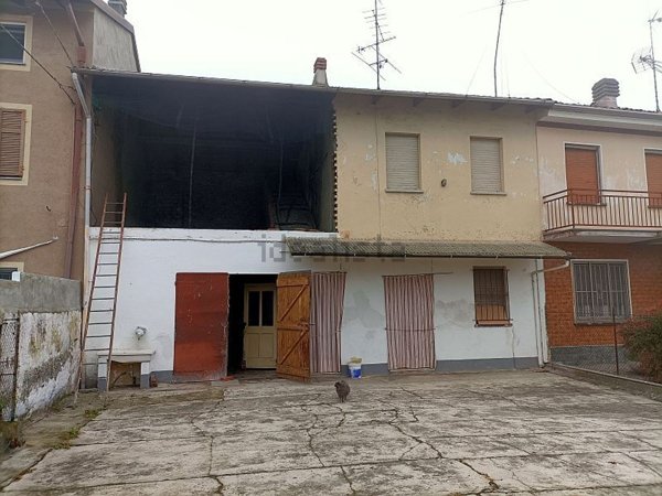 casa indipendente in vendita a Mortara