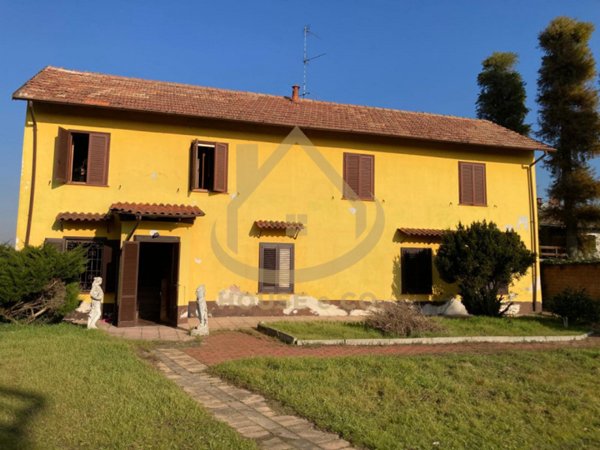 casa indipendente in vendita a Mortara