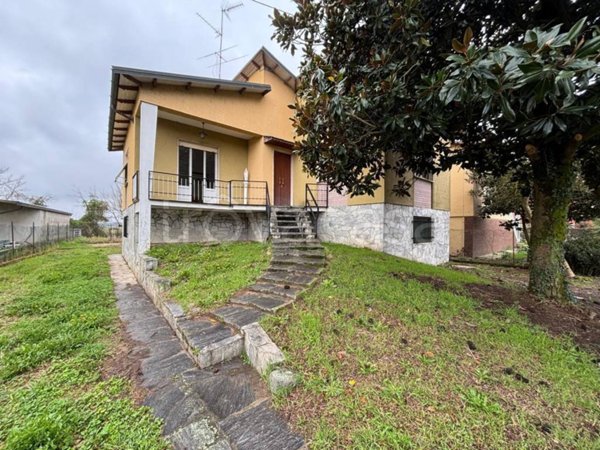 casa indipendente in vendita a Mortara