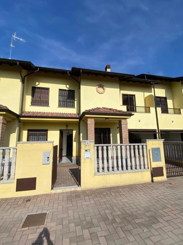 casa indipendente in vendita a Mortara