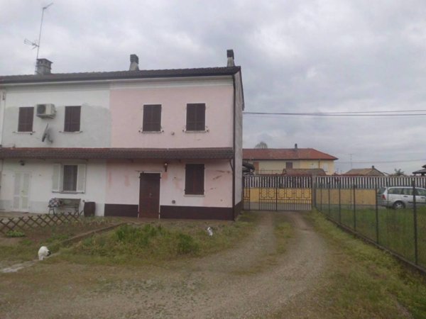 casa indipendente in vendita a Mortara