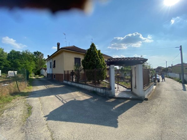 casa indipendente in vendita a Mortara in zona Cattanea