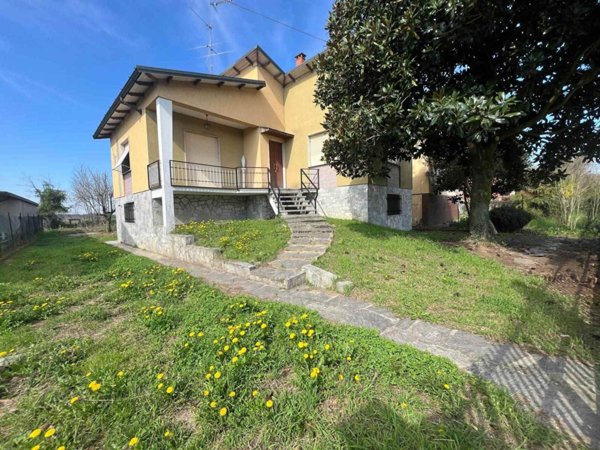 casa indipendente in vendita a Mortara