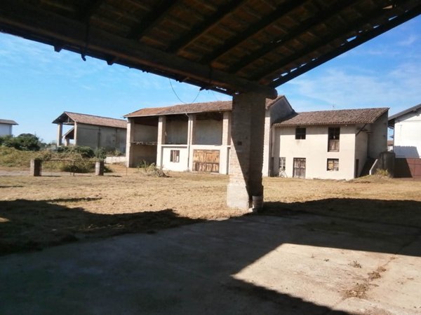 casa indipendente in vendita a Mortara