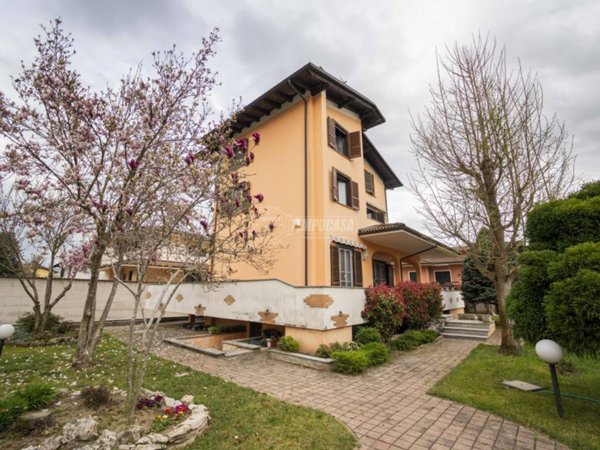 casa indipendente in vendita a Mortara