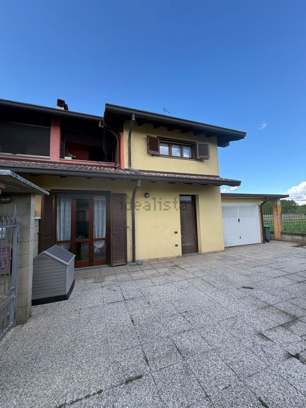 casa indipendente in vendita a Mortara in zona Casoni dei Peri
