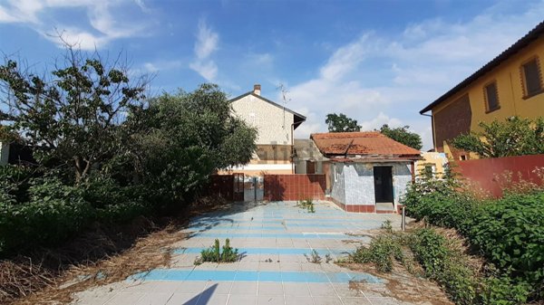 casa indipendente in vendita a Mortara