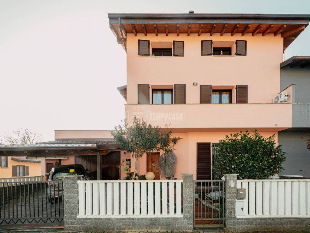 casa indipendente in vendita a Mortara