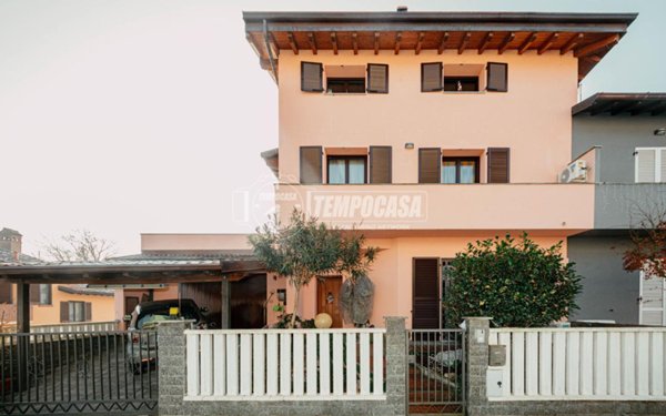 casa indipendente in vendita a Mortara